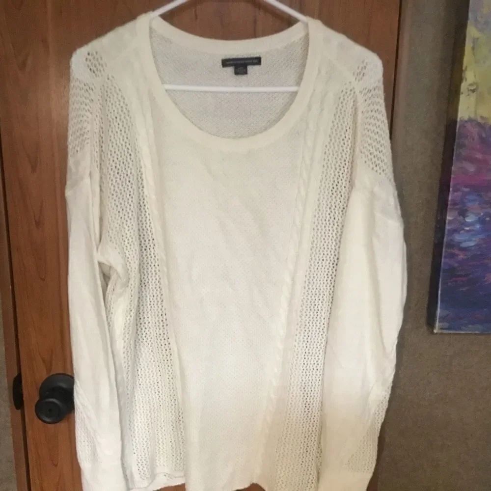 NWOT.  American Eagle Brand Cream Blend Sweater Women’s Size Large